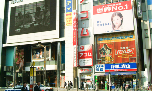 新宿アルタ前